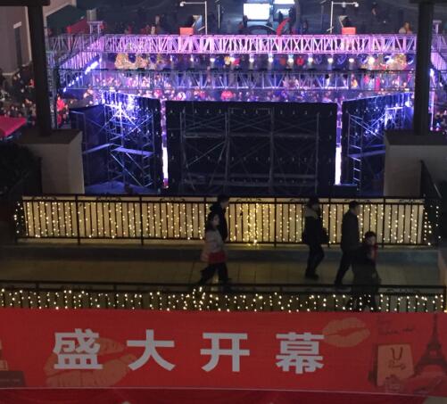 �L(ch��ng)����߅֮������ِ�؊W�R�C��(ch��ng)��ʢ���_(k��i)�I(y��)